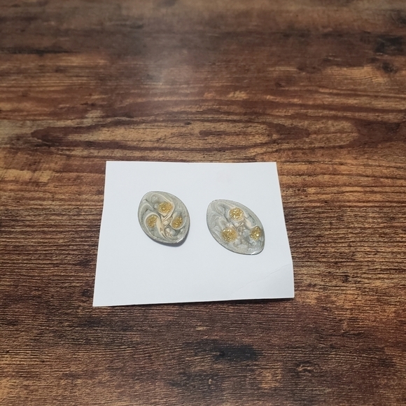 3/$15 pretty sparkle earrings - Picture 5 of 5